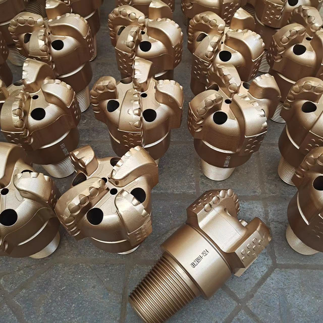 PDC BIT
